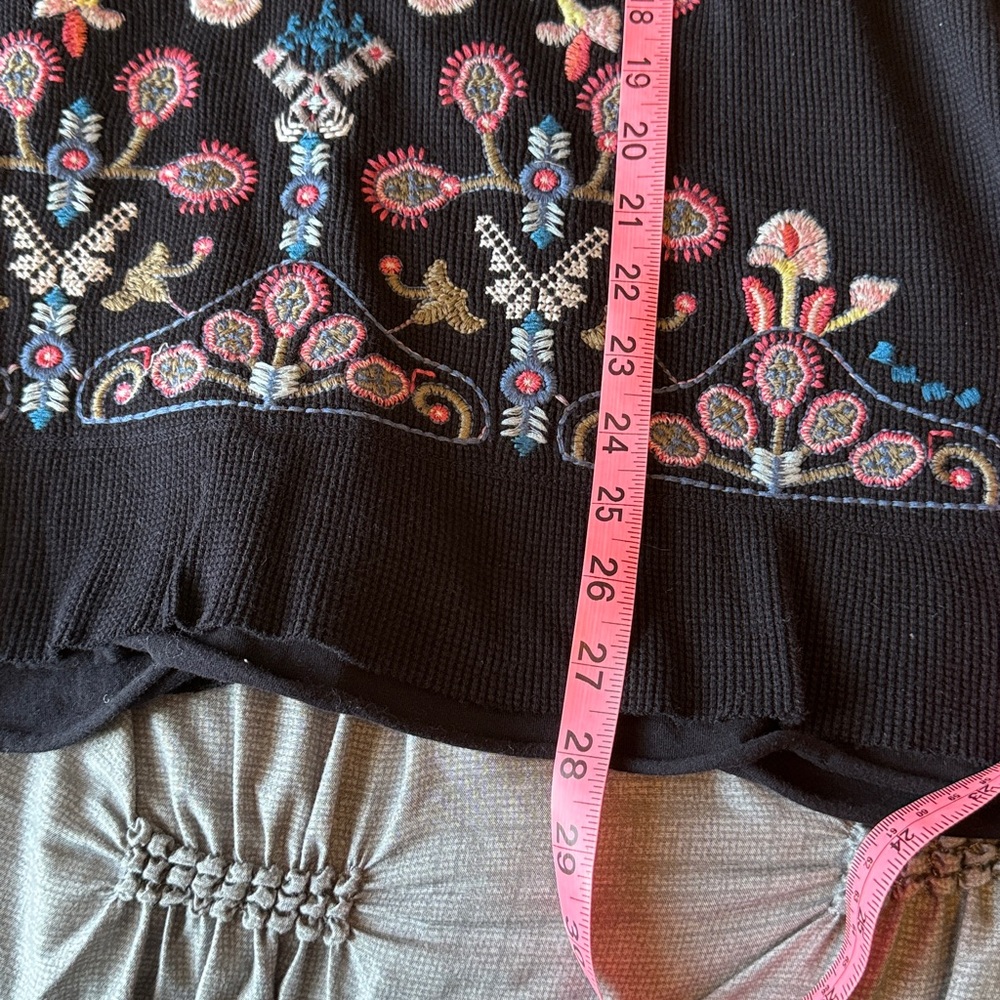 Johnny Was Sz L Black Floral Embroidered Cotton Sweater GUC B1015 no tag - Picture 7 of 8